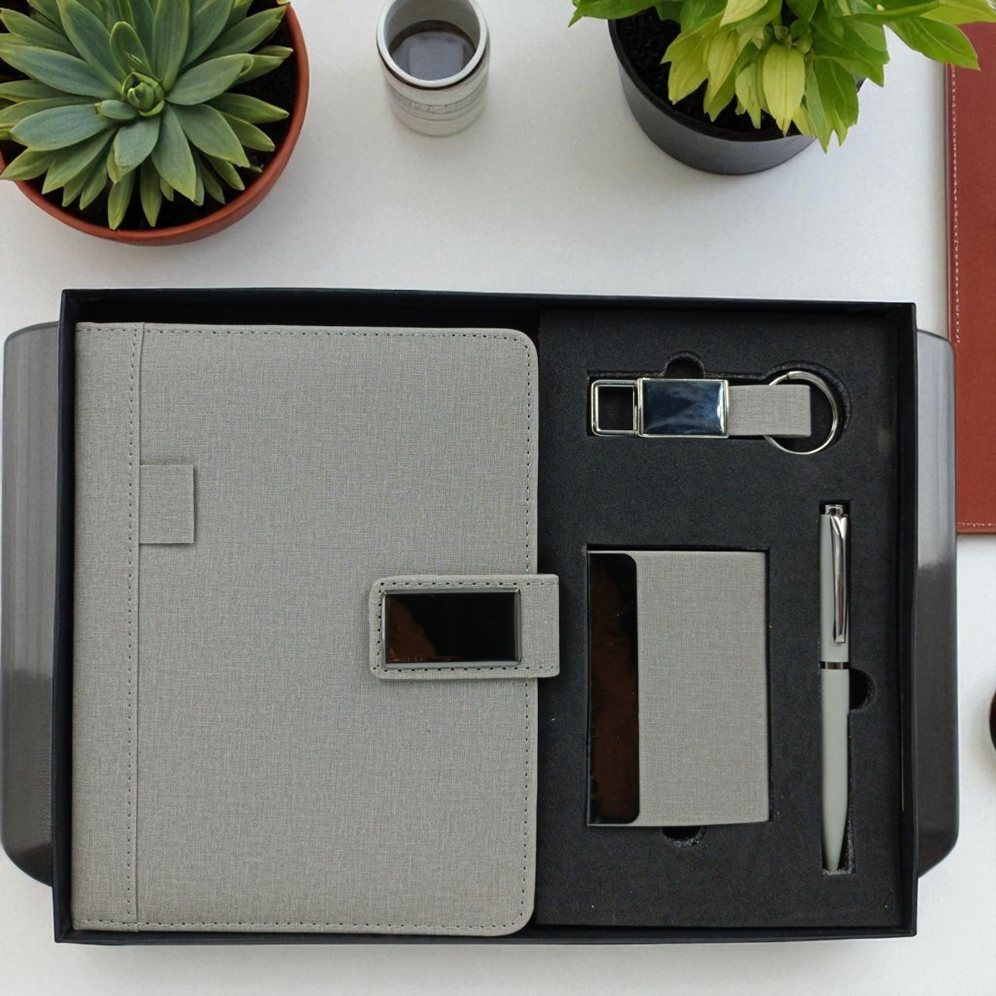 “Shayona Premium gift 4-in-1 Executive Gift Set in Elegant White – Includes Leatherette Diary, Metal Pen, Card Holder, and Keychain – Perfect Corporate Gift for Professionals and Business Events”