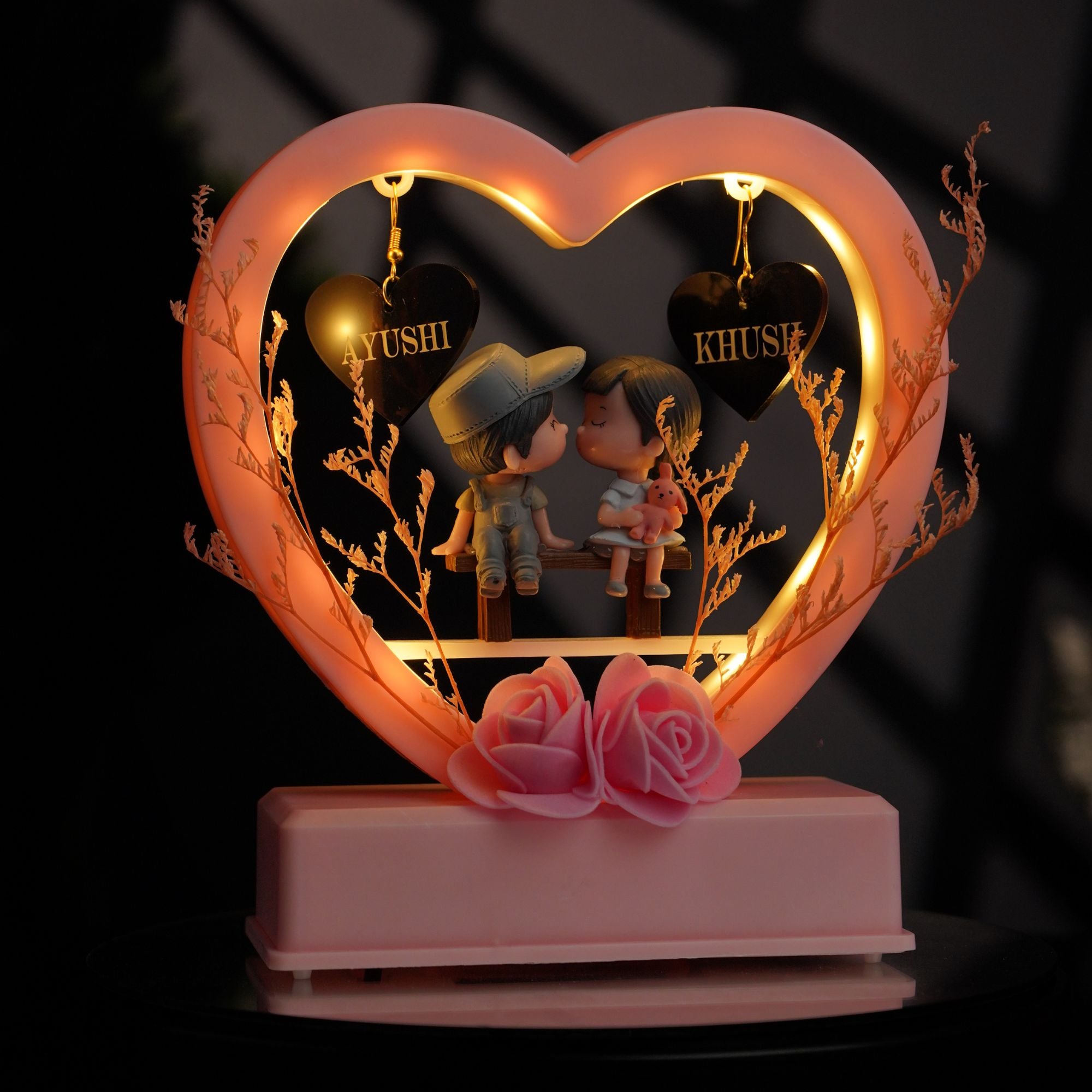 Shayona Gift Shop-Personalized Heart-Shaped LED Night Light with Couple Figurines – Custom Name Heart Charms, Warm Glow Desktop Lamp, Romantic Anniversary or Valentine's Day Gift