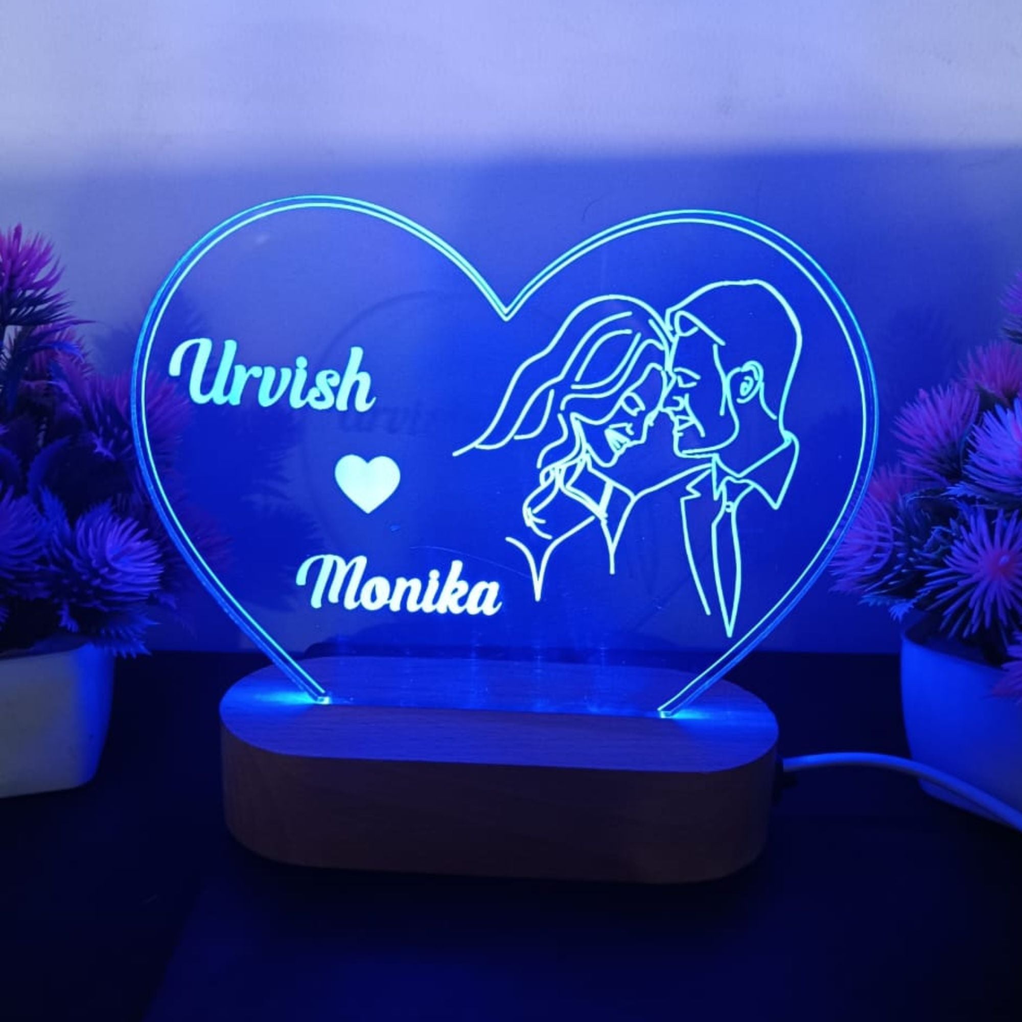 Shayona Personalized LED Heart Lamp – Custom Name